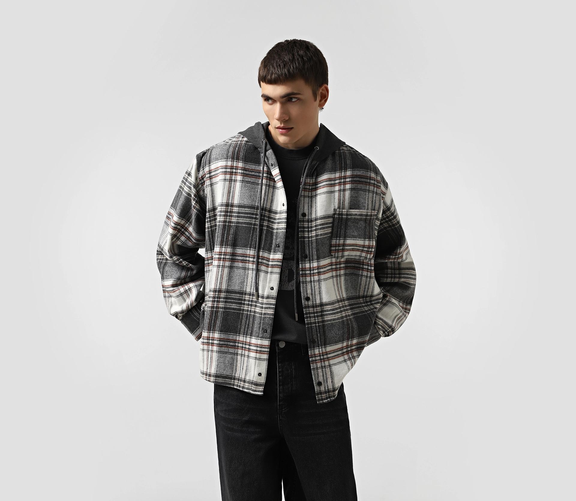 Сорочка чоловіча в клітинку з капюшоном сіро-чорний - фото №2 Сорочка чоловіча в клітинку з капюшоном сіро-чорний замовити