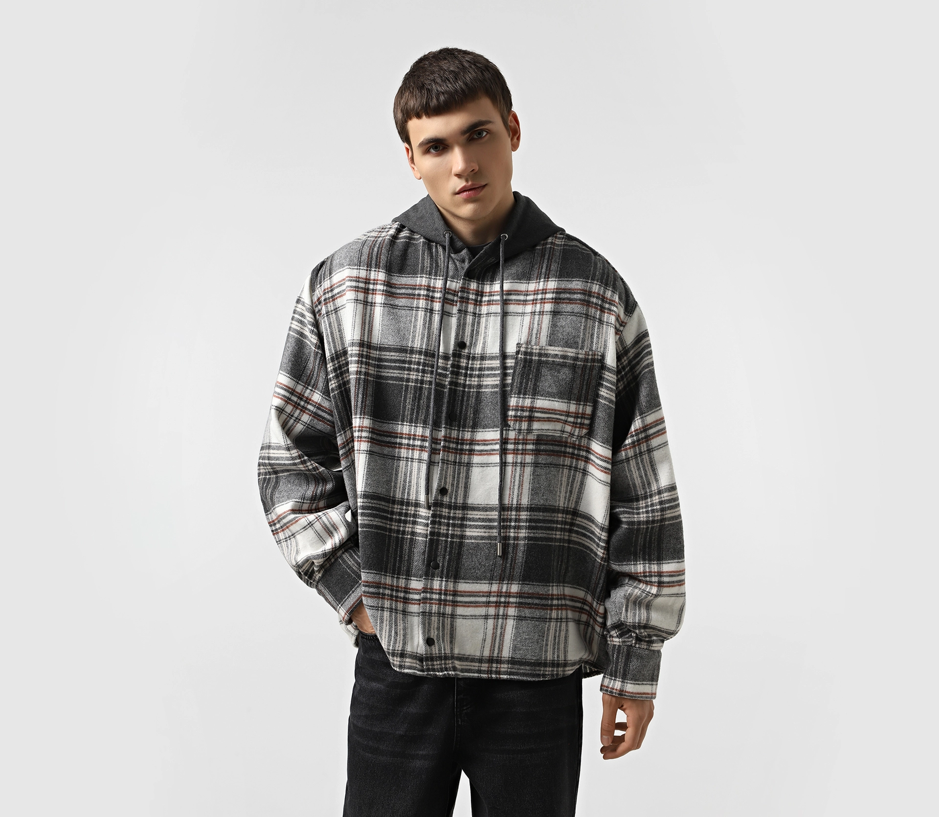 Сорочка чоловіча в клітинку з капюшоном сіро-чорний - фото №4 Сорочка чоловіча в клітинку з капюшоном сіро-чорний недорого