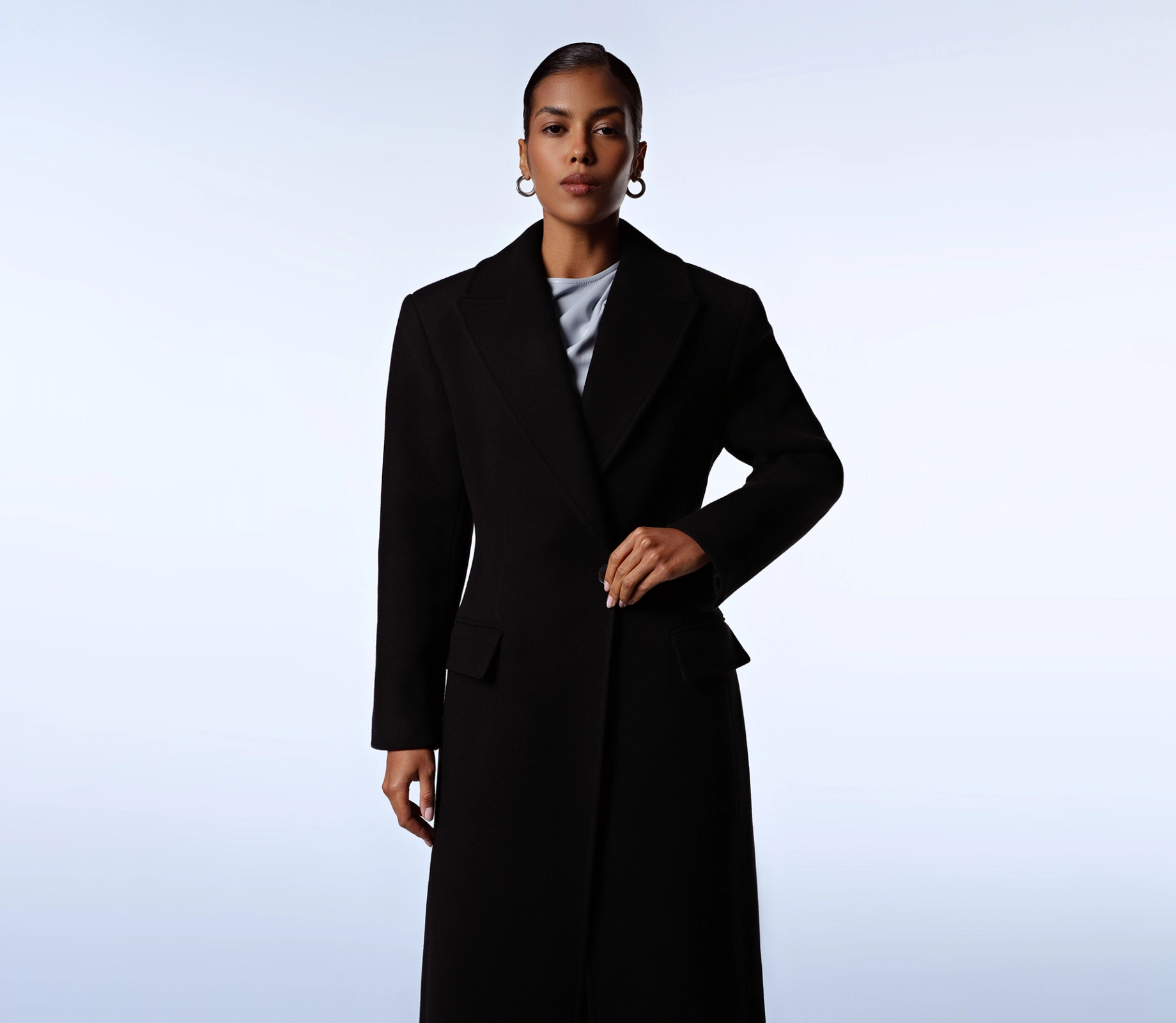 Пальто приталеного силуету чорний в Україні