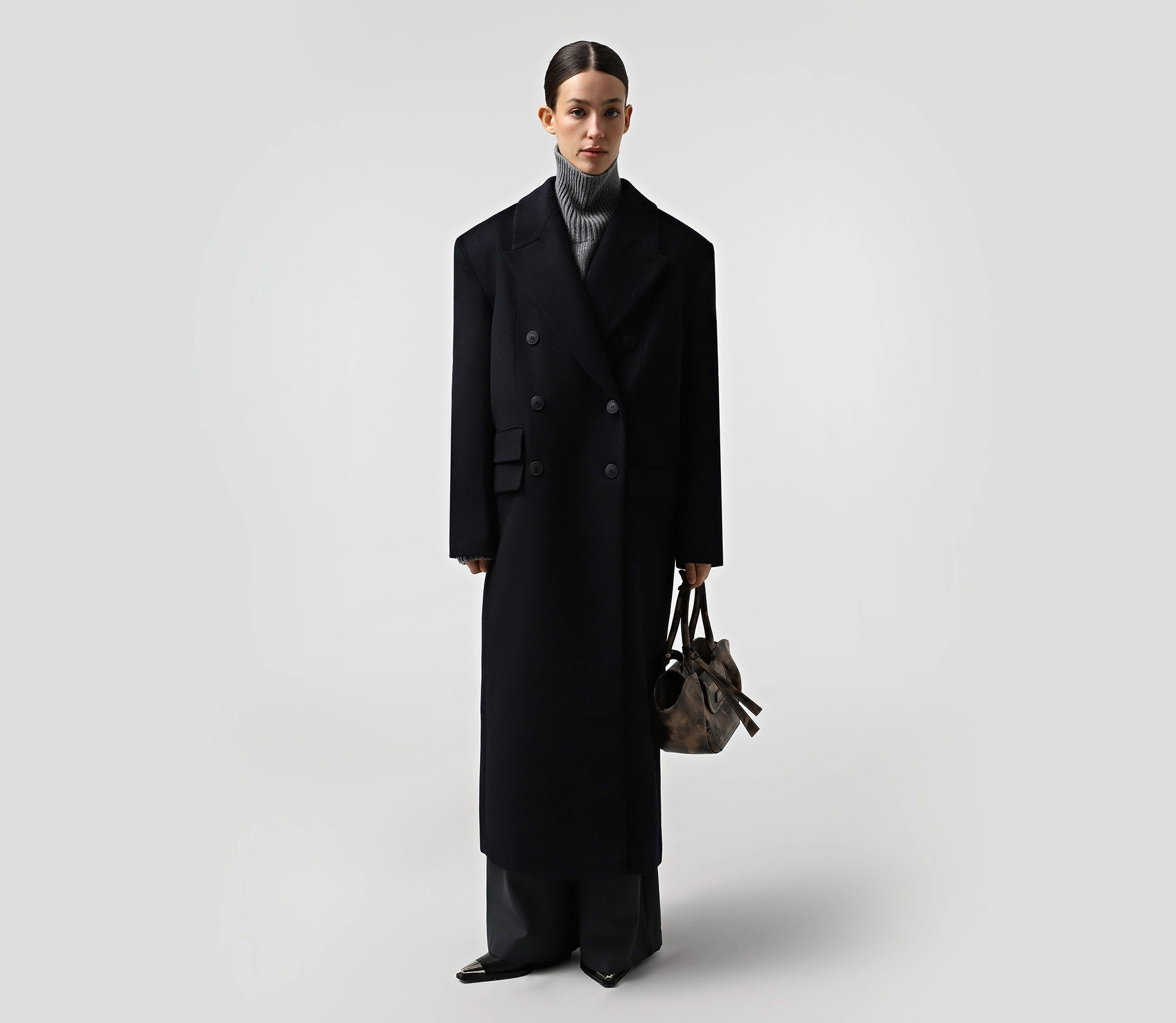 Пальто довге з подвійними клапанами чорний - фото №2 Пальто довге з подвійними клапанами чорний ціна
