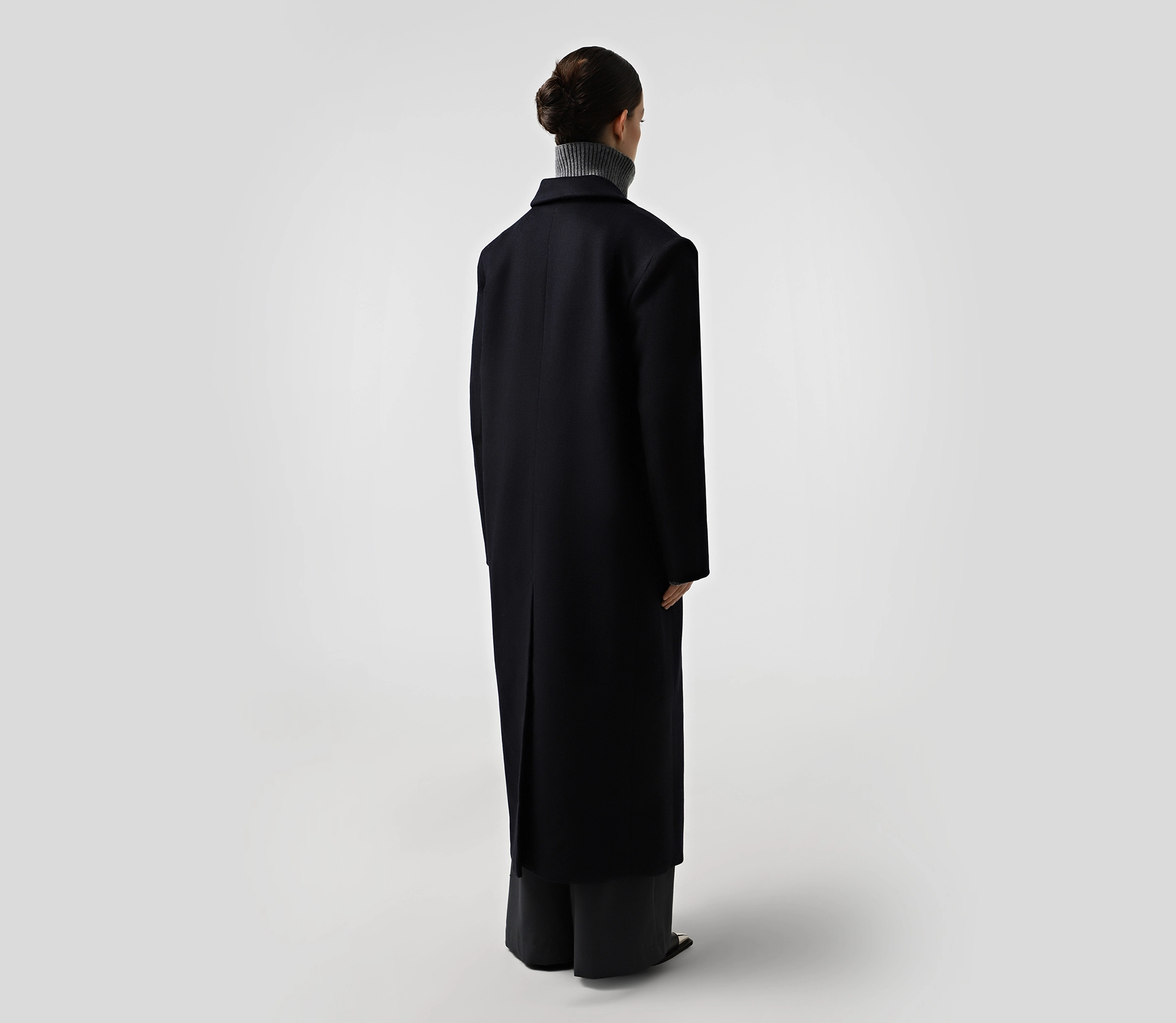 Пальто довге з подвійними клапанами чорний - фото №6 Пальто довге з подвійними клапанами чорний акції