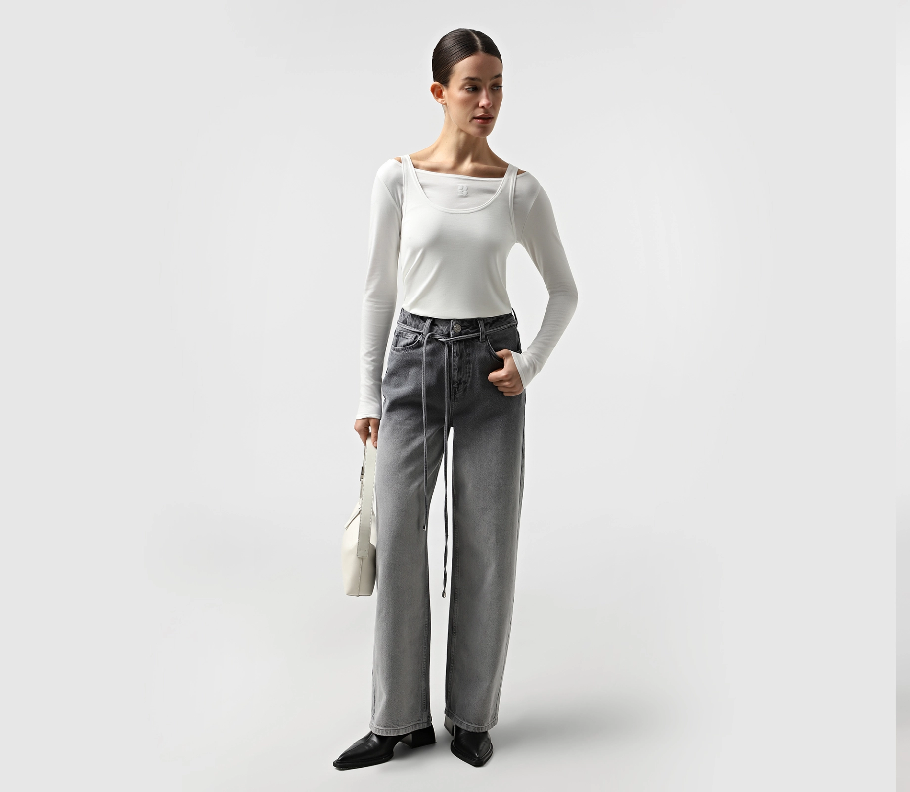 Лонгслів двошаровий з вишитим лого молочний недорого