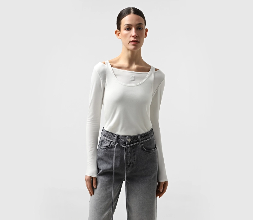 Лонгслів двошаровий з вишитим лого молочний в інтернет-магазині