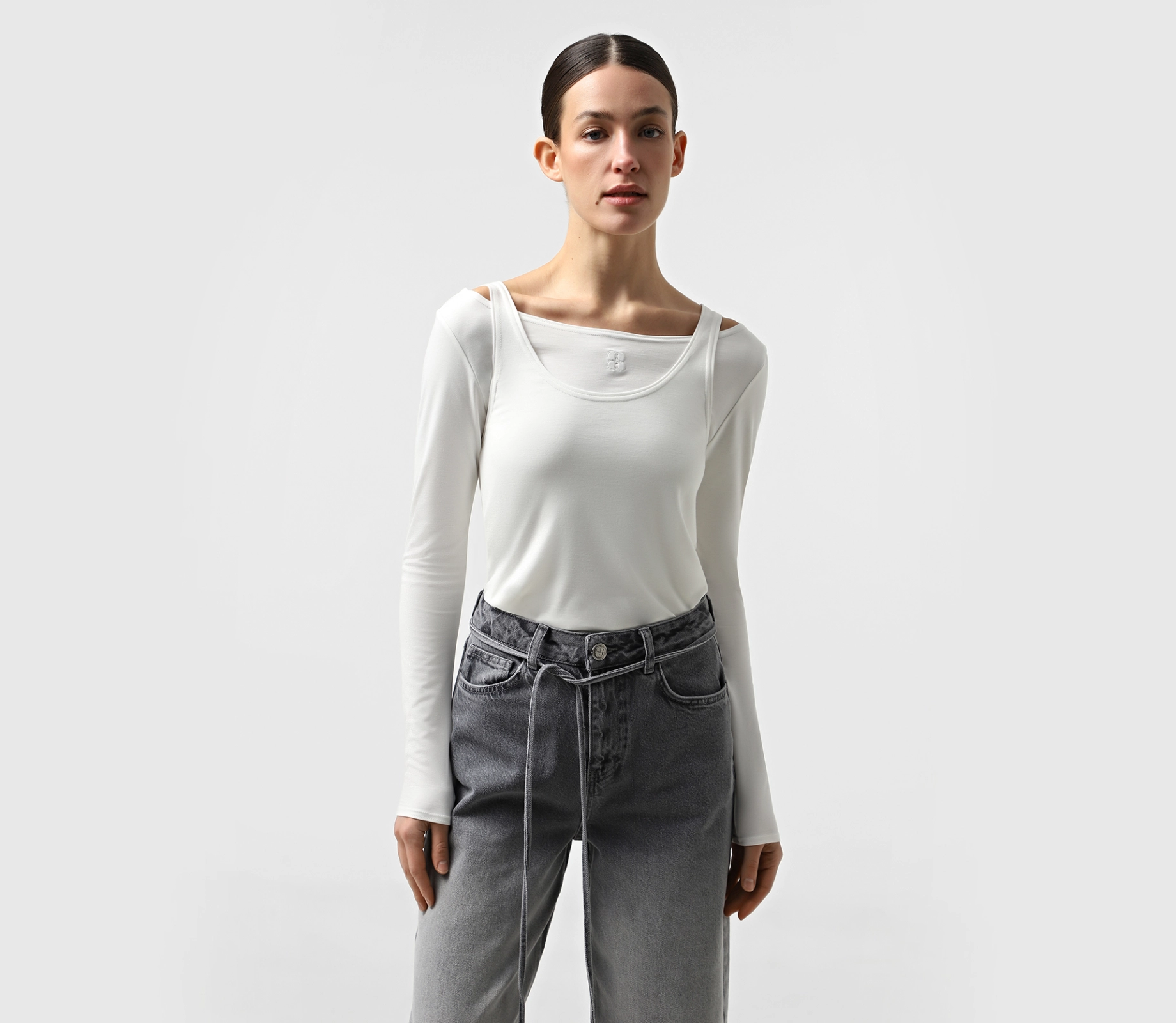 Лонгслів двошаровий з вишитим лого молочний ціна