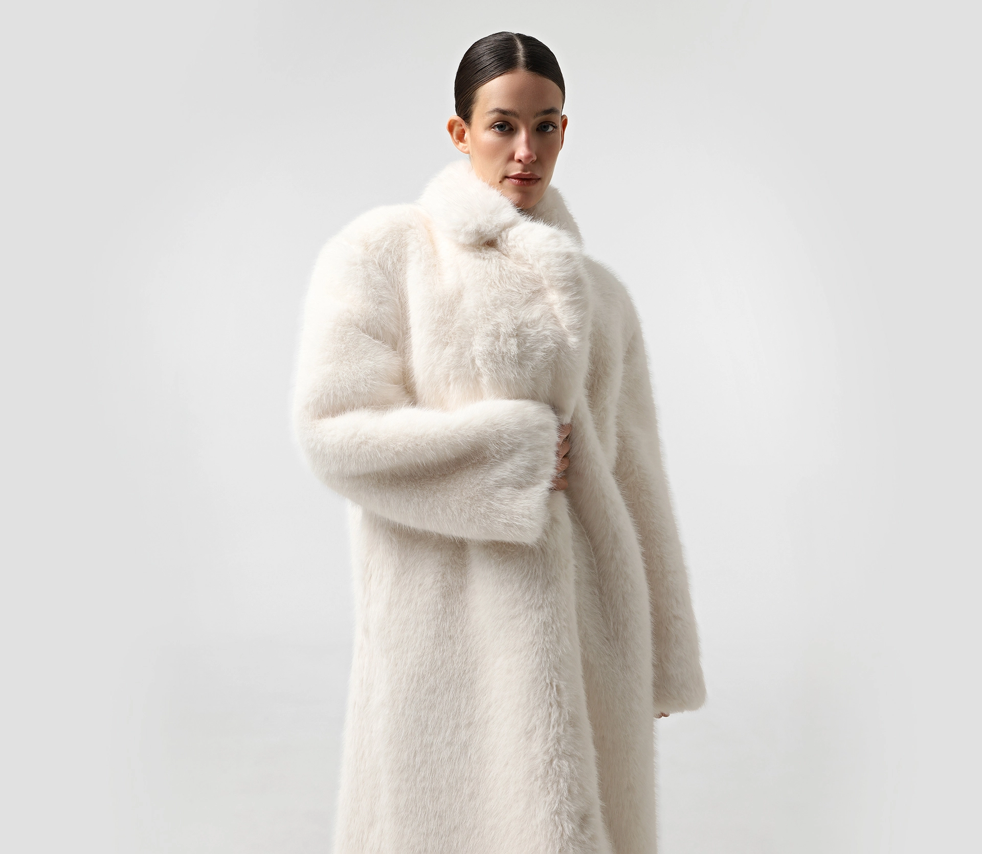 Шуба довга молочний - фото №3 Шуба довга молочний недорого