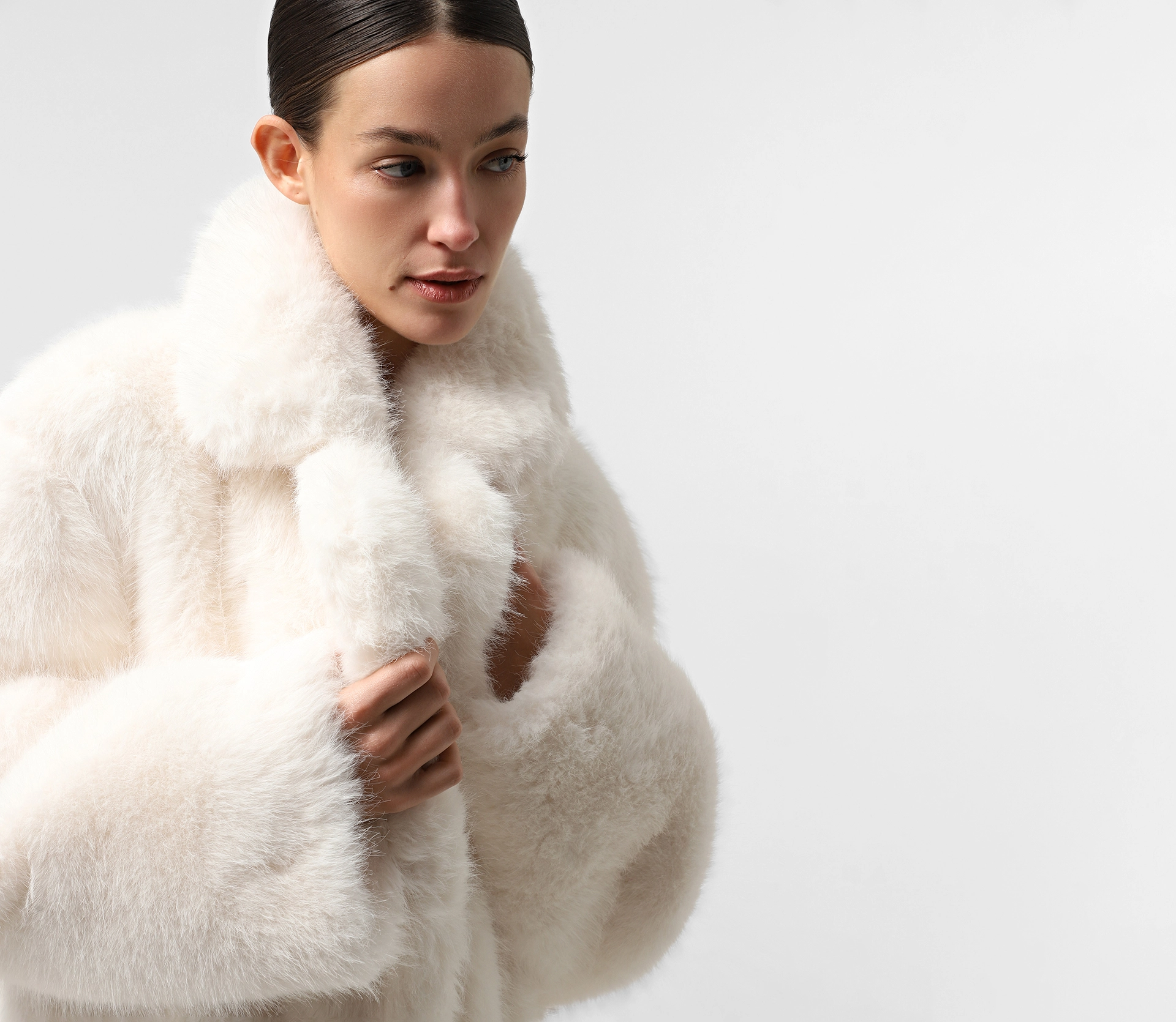 Шуба довга молочний - фото №4 Шуба довга молочний замовити