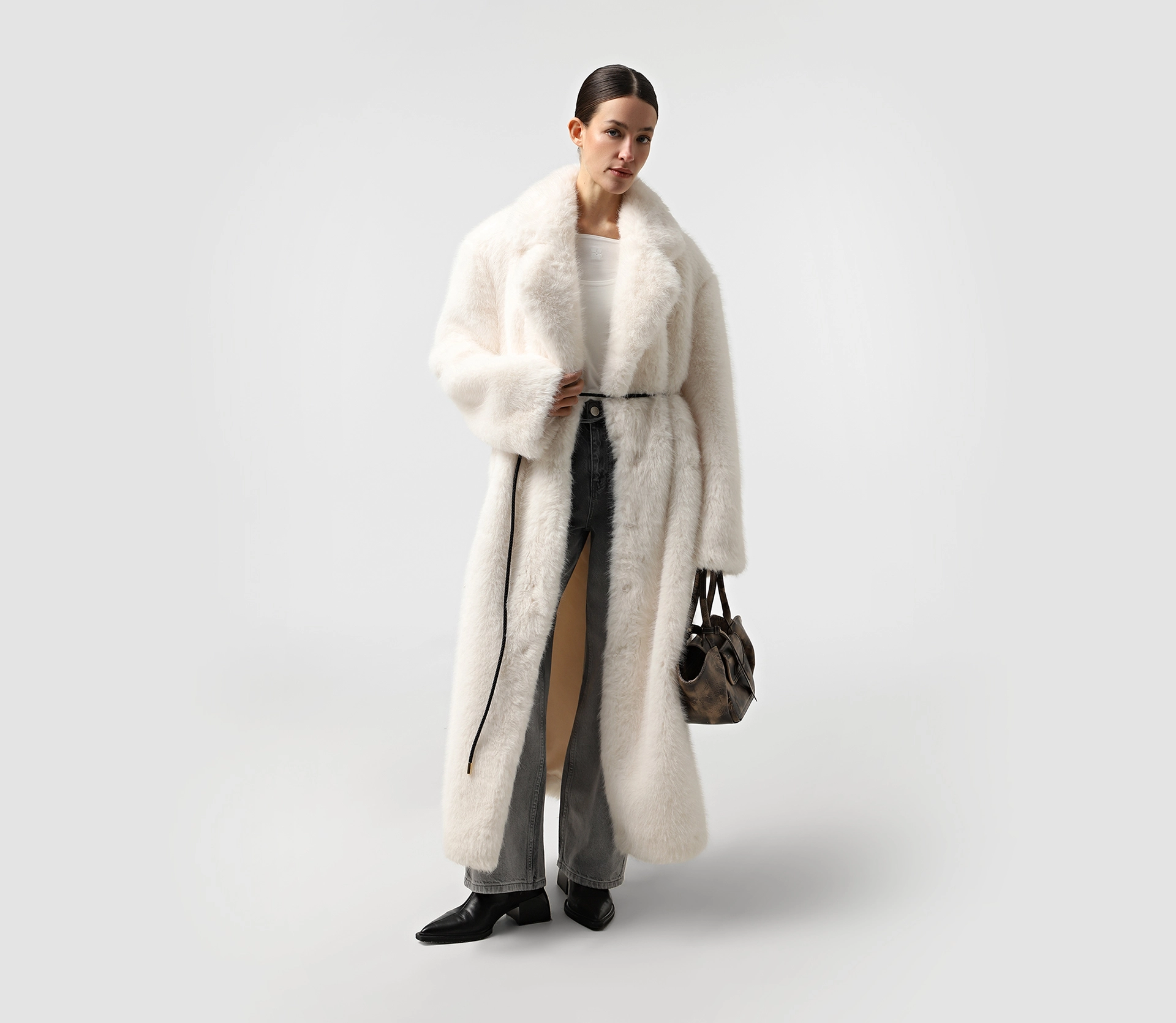 Шуба довга молочний - фото №6 Шуба довга молочний знижки