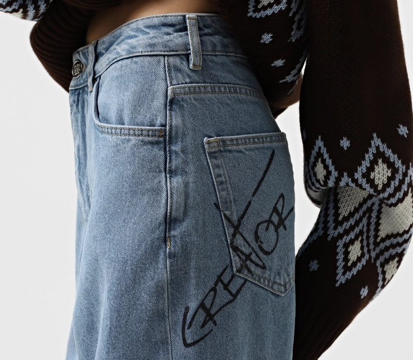 Джинси з принтом «Creator» синій - фото №4 Джинси з принтом «Creator» синій ціна