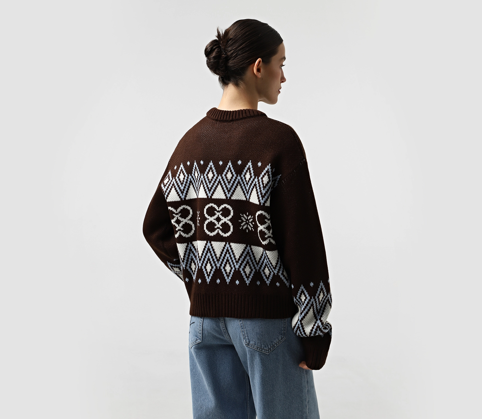 Світшот вʼязаний з орнаментом коричневий акції