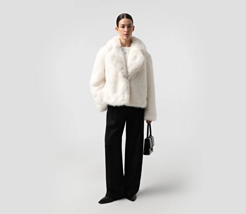 Шуба коротка молочний ціна