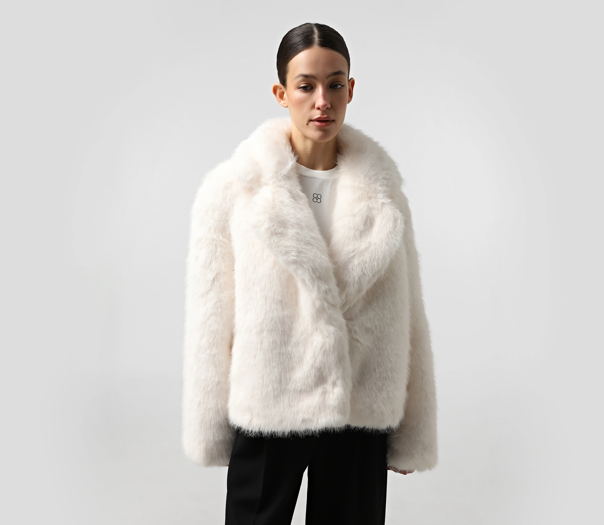 Шуба коротка молочний в Україні