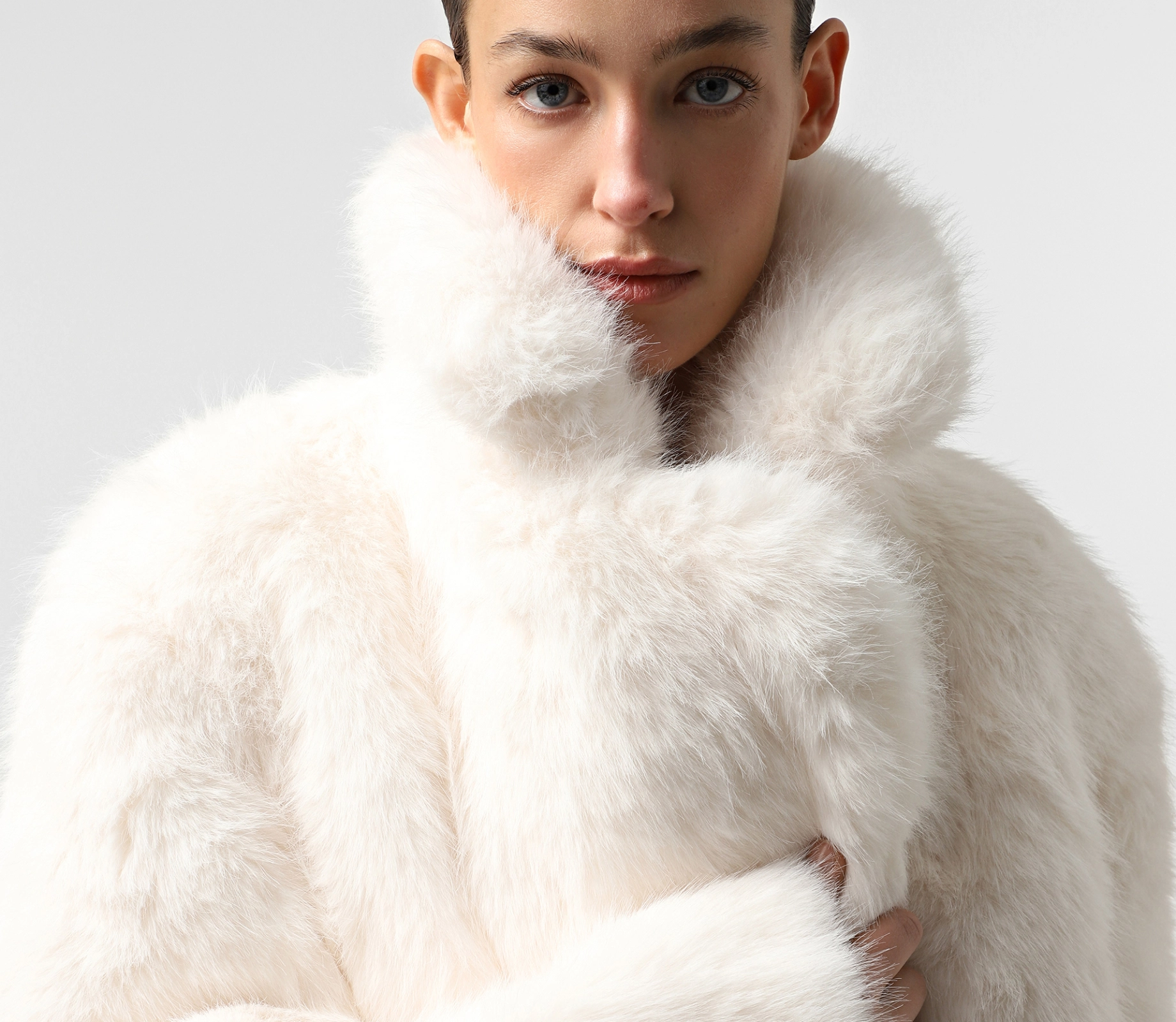 Шуба коротка молочний в Україні