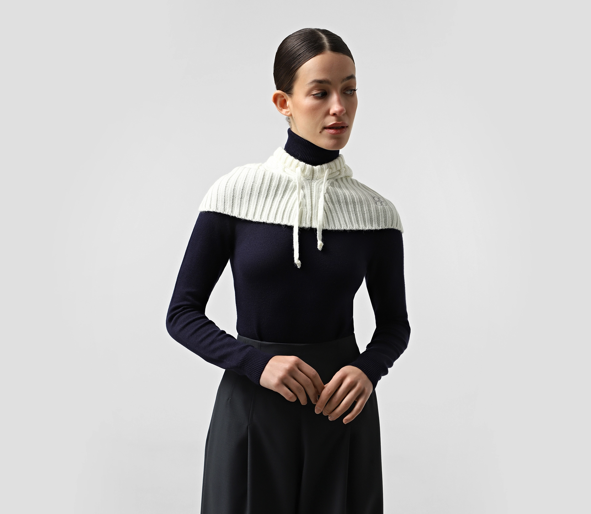 Шарф-шапка принт коси з лого молочний - фото №5 Шарф-шапка принт коси з лого молочний cher17