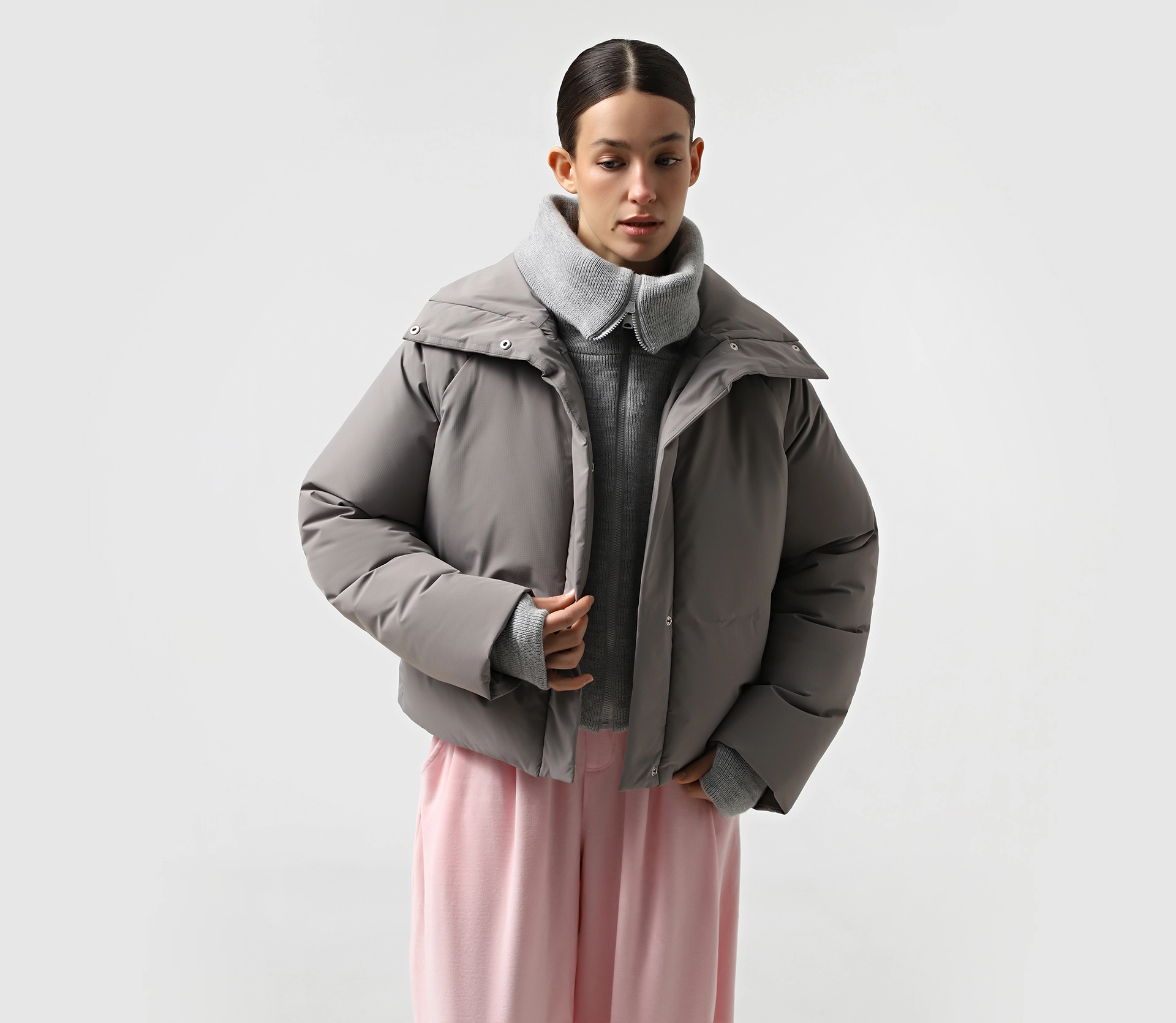 Пуховик вкорочений з довʼязом світло-сірий знижки