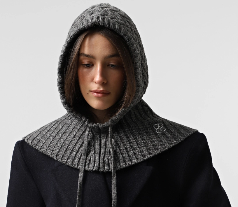 Шапка принт коси з лого сірий акції