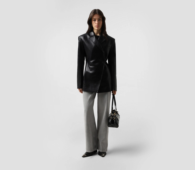 Жакет приталений з екошкіри чорний купити