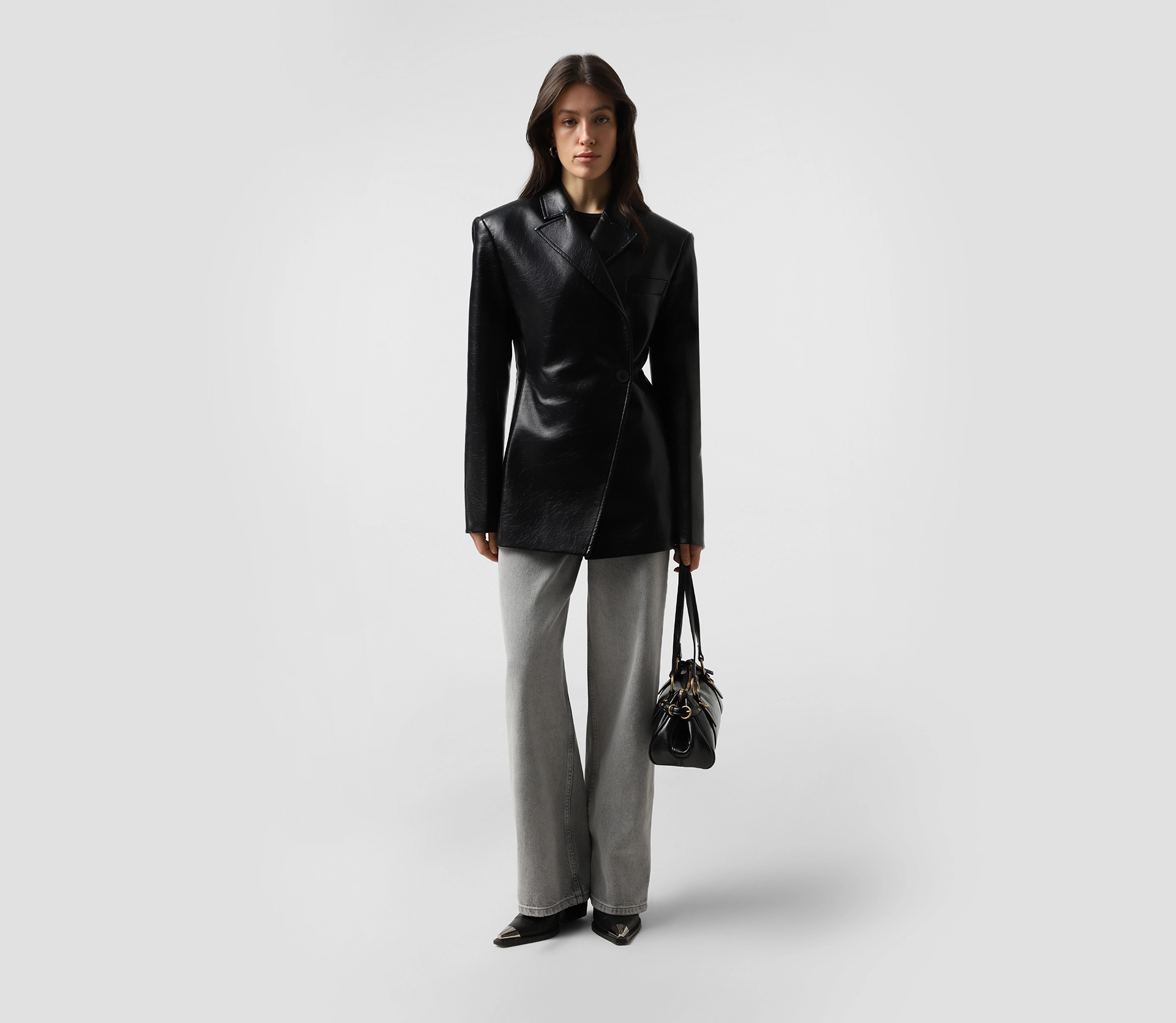 Жакет приталений з екошкіри чорний акції