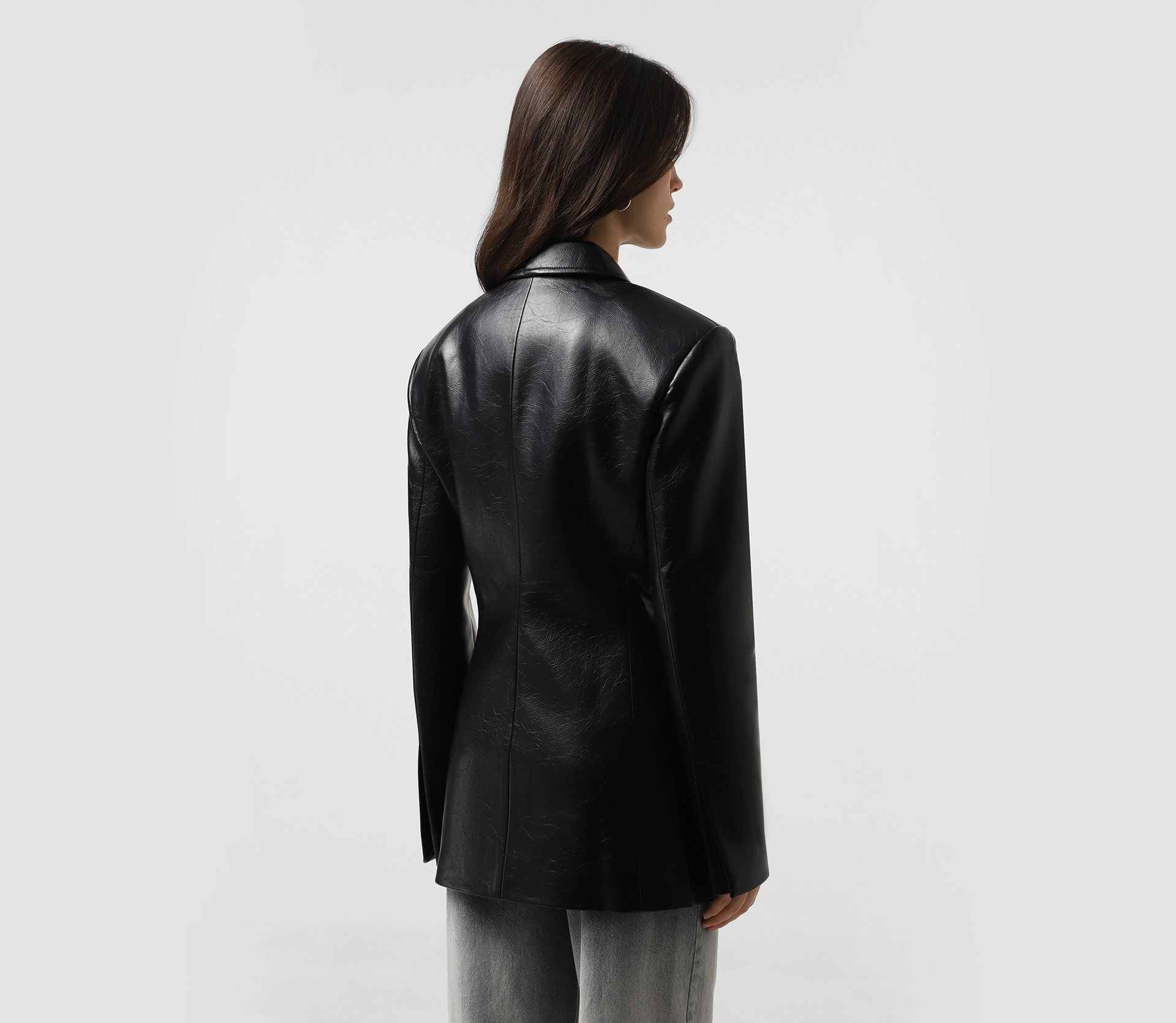 Жакет приталений з екошкіри чорний недорого