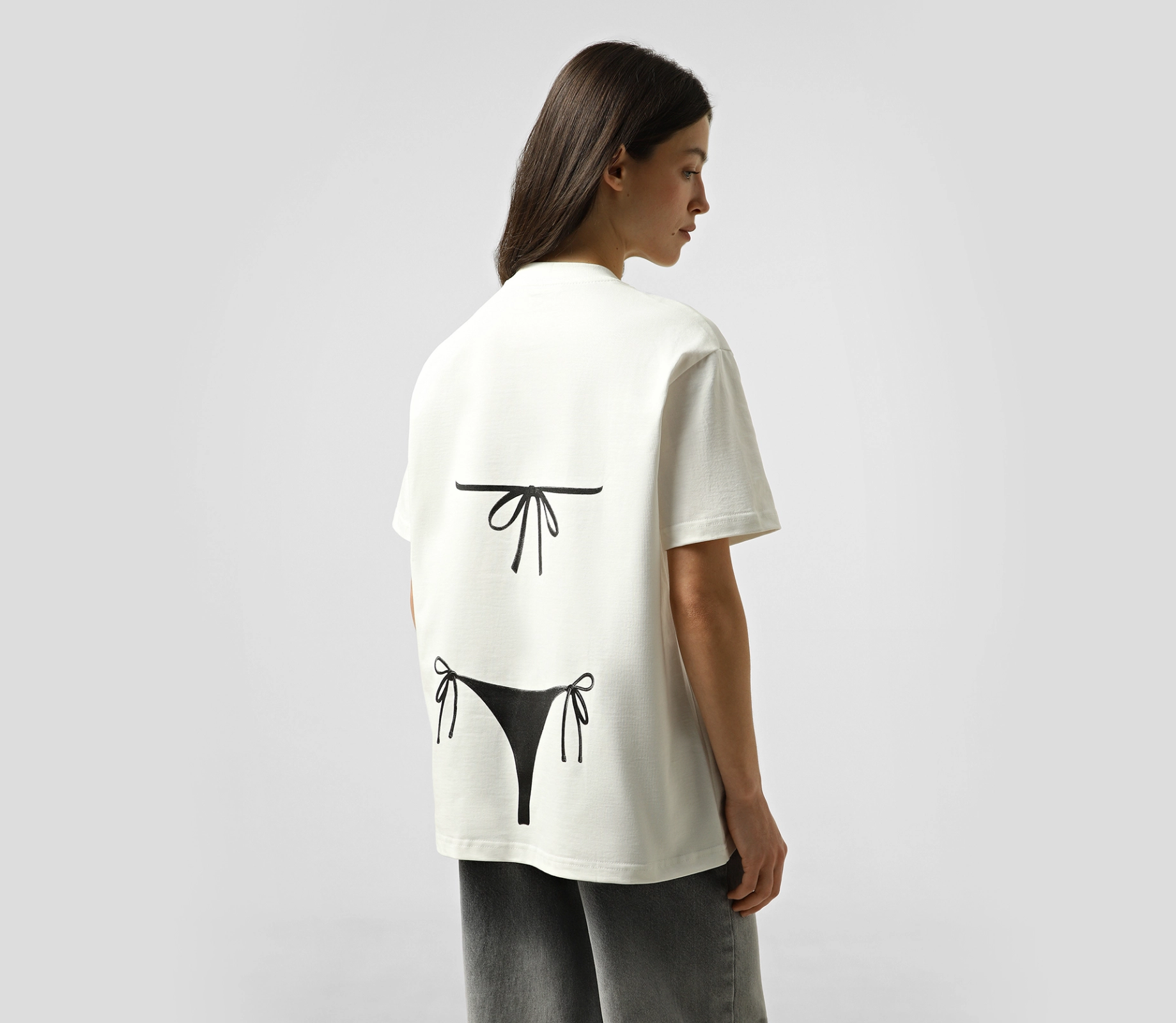 Футболка «Guess the Back» молочний акції