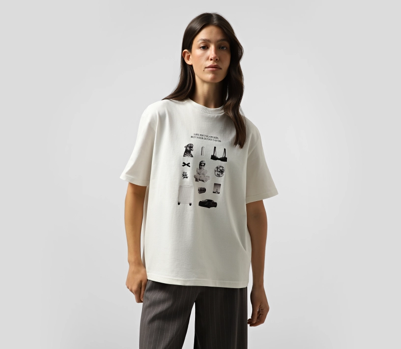 Футболка «Life isn`t flawless but your outfit can be» молочний в Україні