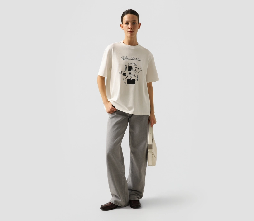 Футболка «Simple and Chic» молочний акції