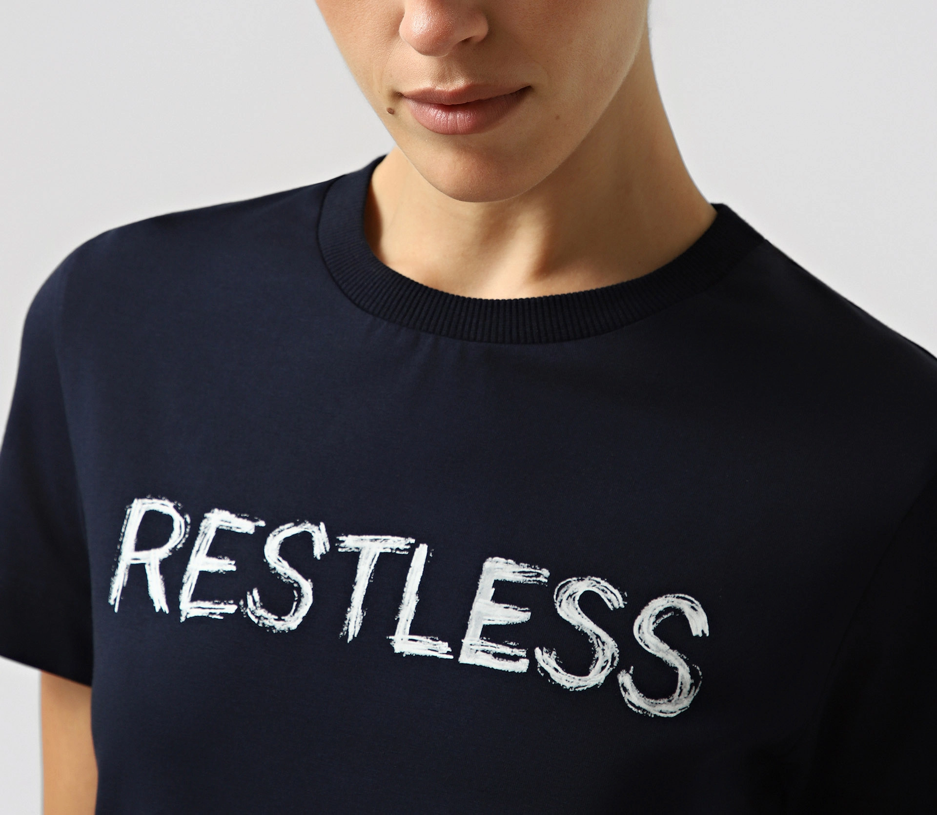 Футболка «Restless» темно-синій в Україні
