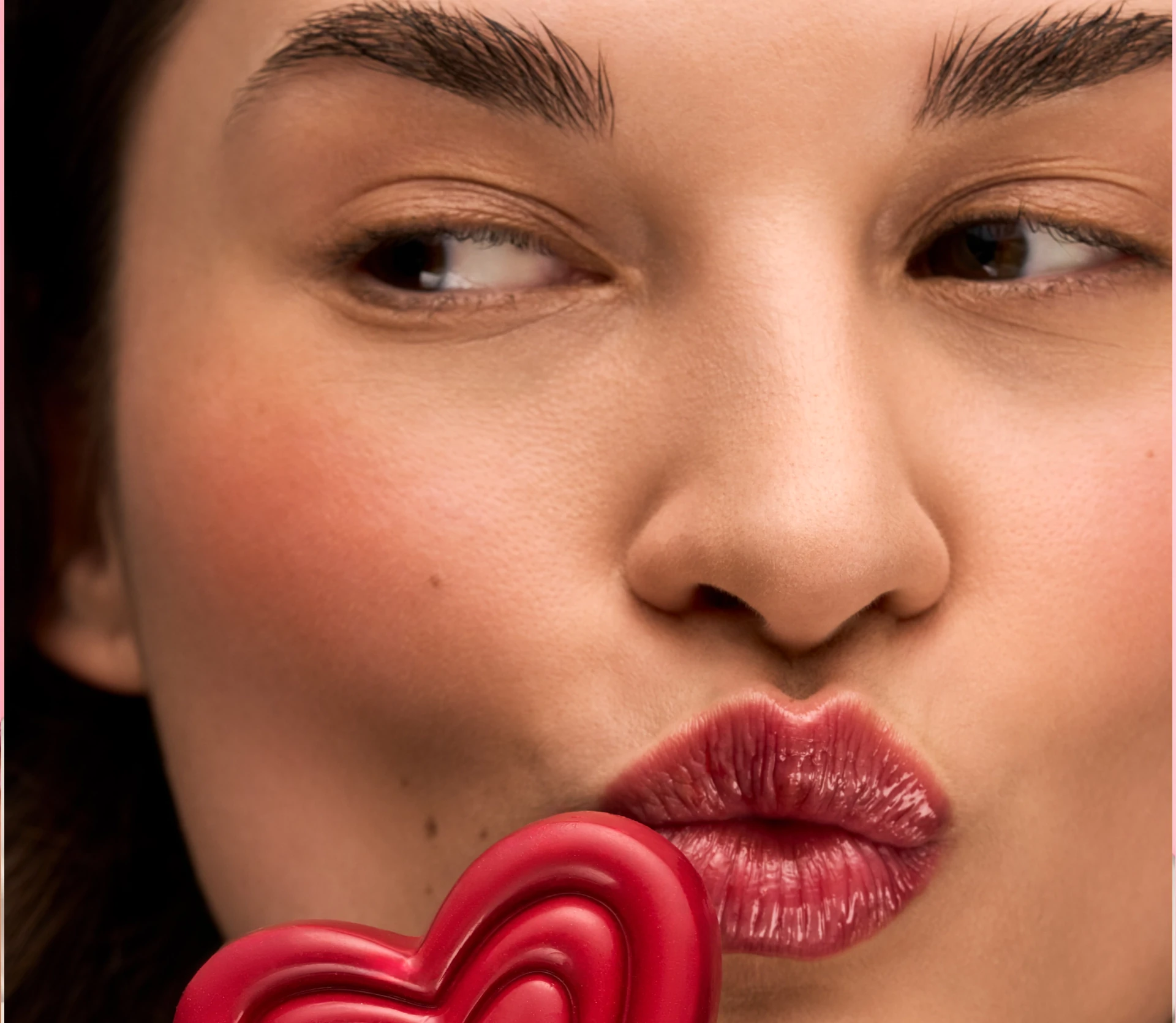 Набір двох ліпперів CHER’17 x LIPSS: Lovely red та Pinky love - фото №4 Набір двох ліпперів CHER’17 x LIPSS: Lovely red та Pinky love ціна