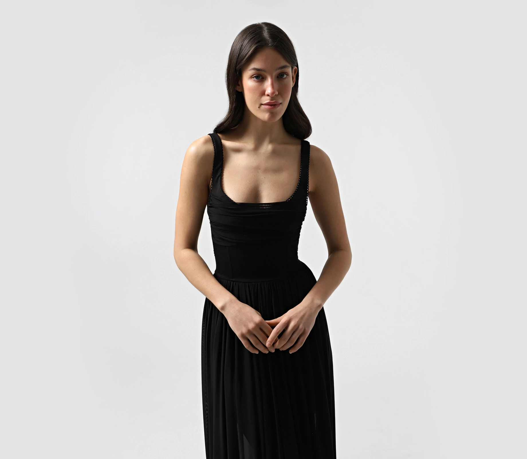 Сукня без рукавів зі збіркою чорний - фото №3 Сукня без рукавів зі збіркою чорний недорого