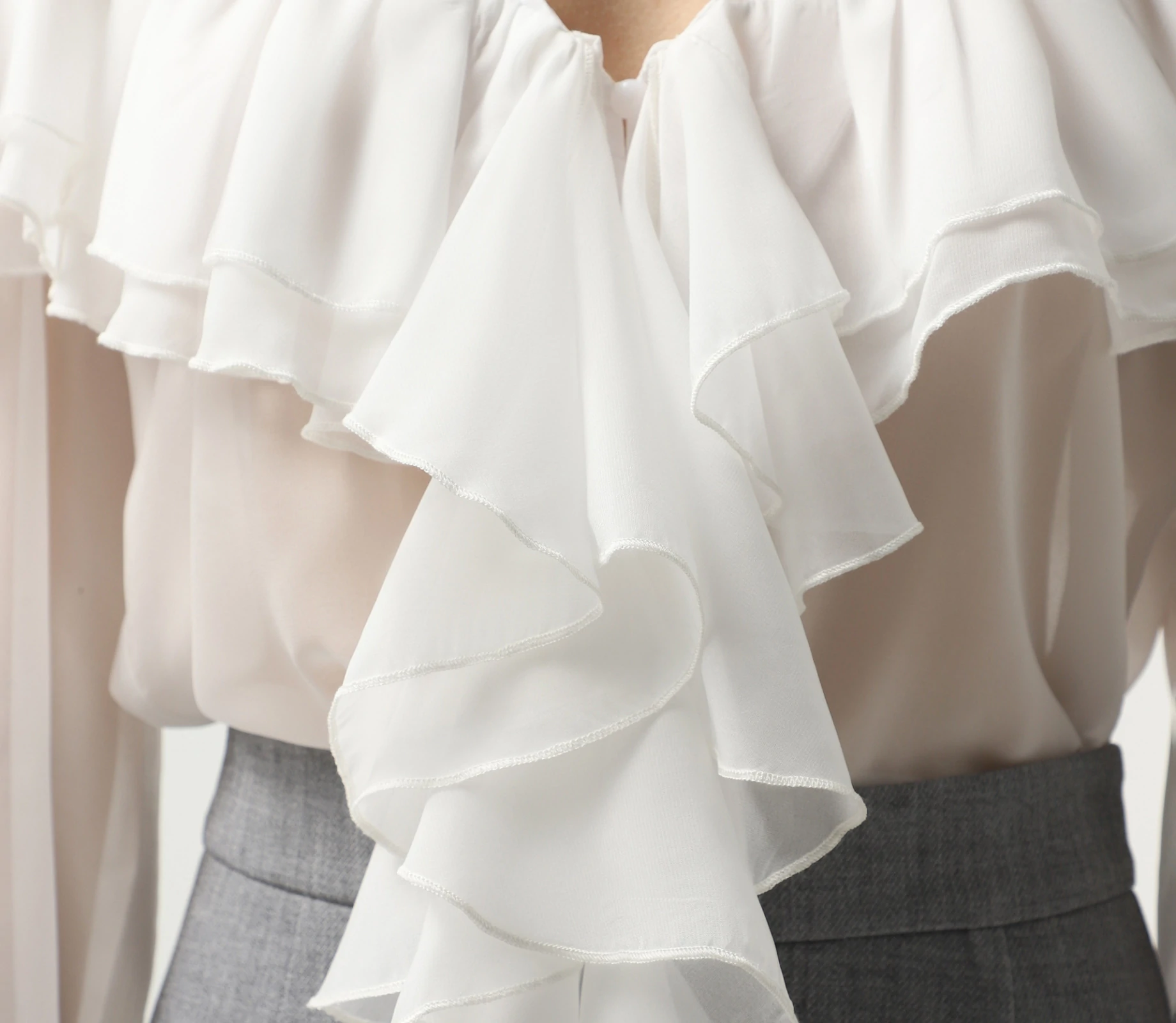 Блуза з рюшами на завʼязках молочний в Україні