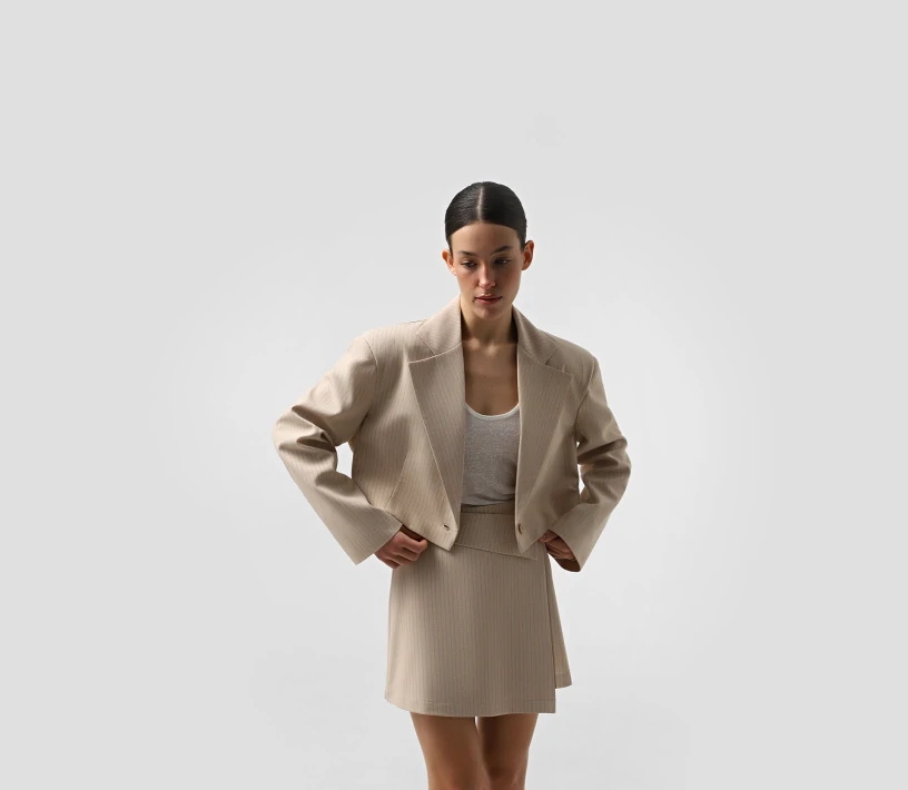 Жакет кроп у смужку бежевий фото