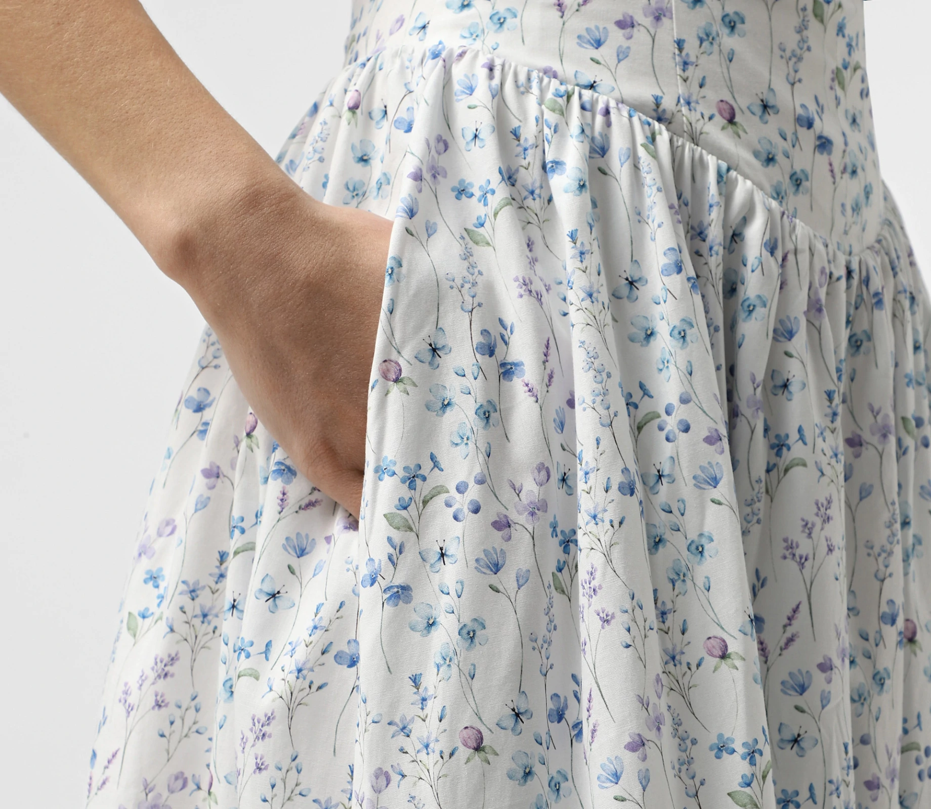 Мідісукня з бавовни молочний в блакитні квіти знижки