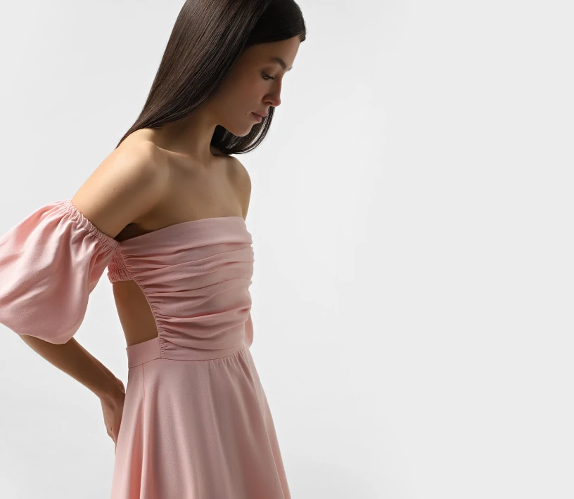 Сукня з оголеною спиною рожевий фото