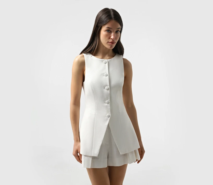 Жилет на ґудзиках молочний cher17