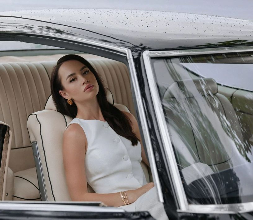 Жилет на ґудзиках молочний ціна