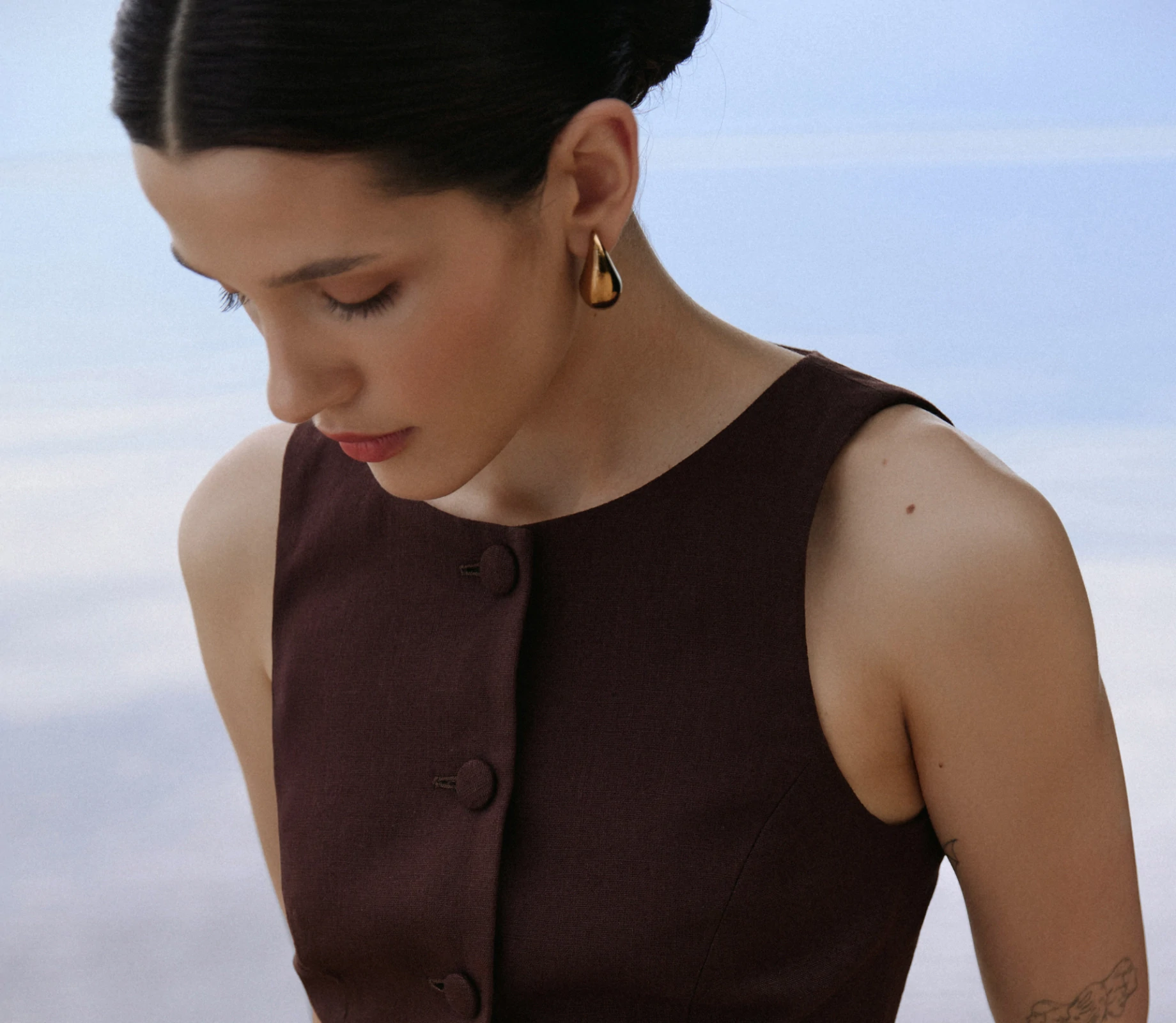 Жилет на ґудзиках коричневий в інтернет-магазині