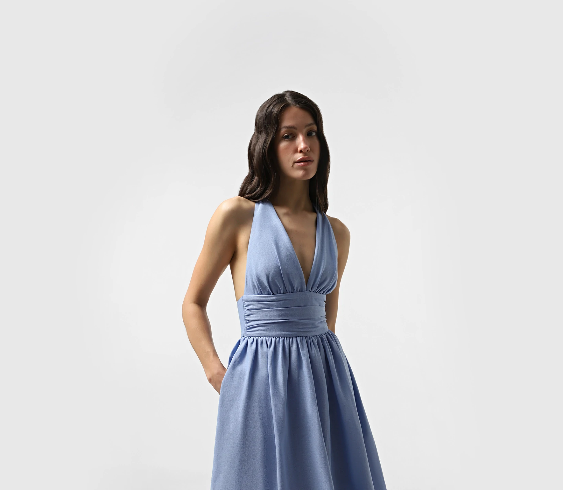 Сукня міді із завʼязкою на шиї блакитний фото