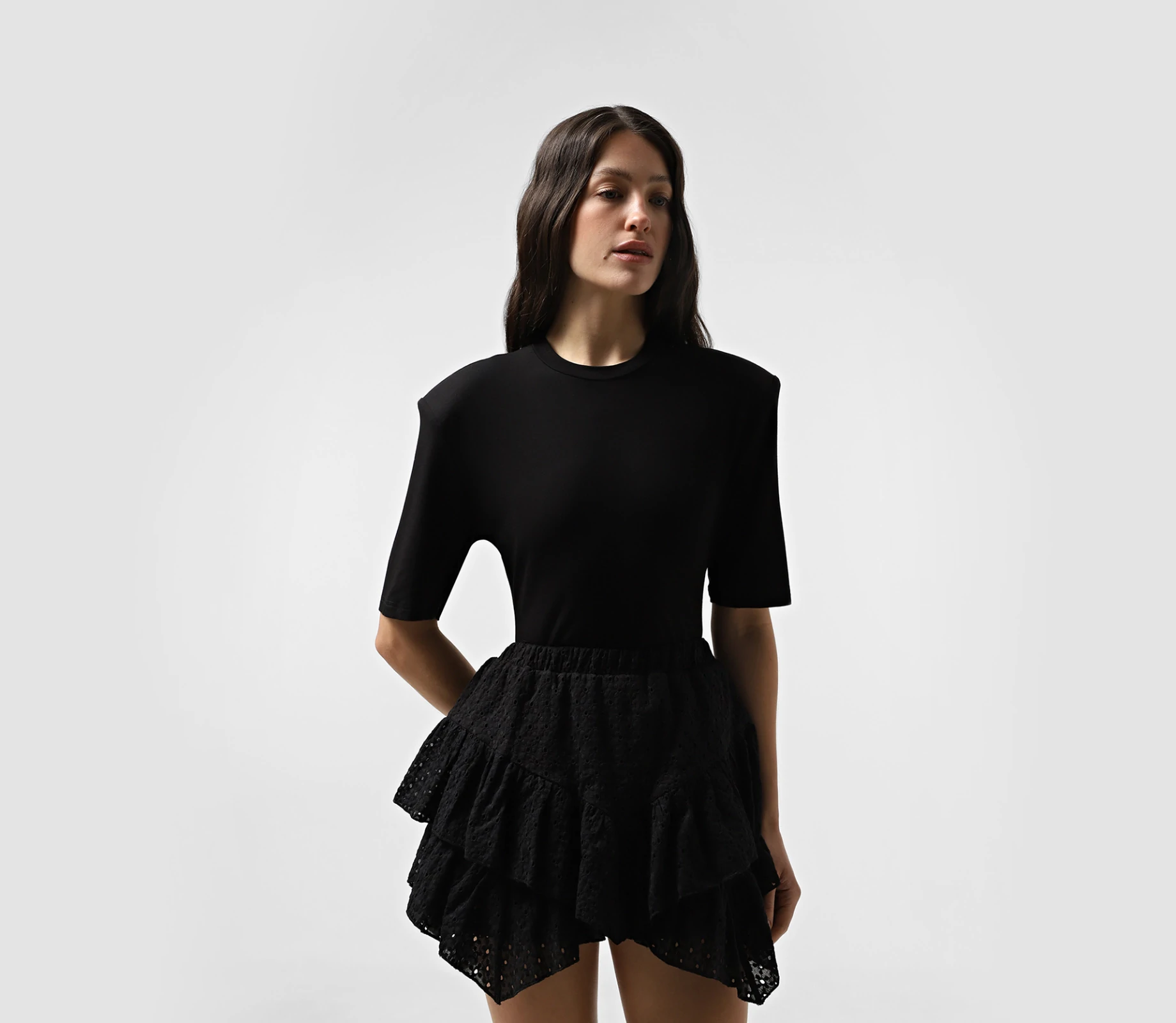 Футболка приталена з підплечниками чорний купити